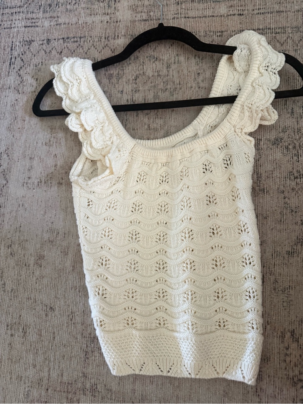Cream Knit Ruffle Strap Tank Top
small but fits an Xs
